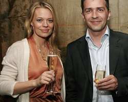 Jeri Ryan consuming alcohol Jeri Ryan consuming alcohol